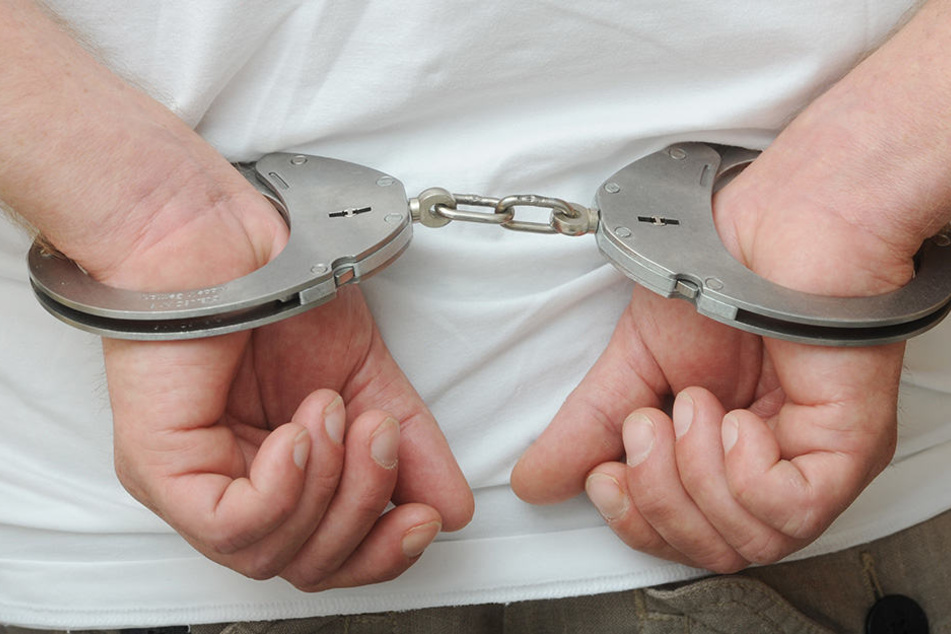 Der Mann wurde von der Polizei gesichert und dem Rettungsdienst übergeben. (Symbolbild).