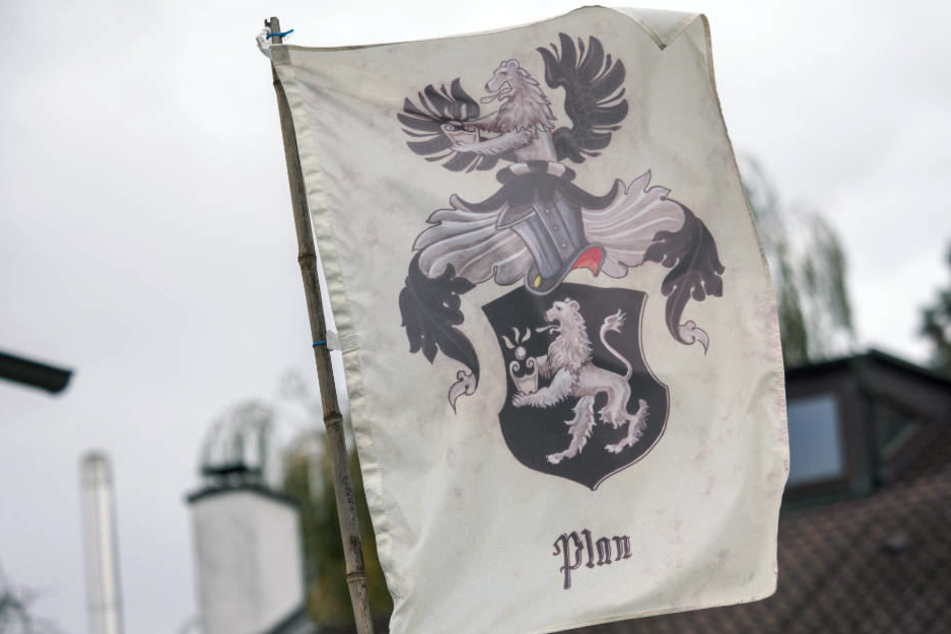 Wo eine Reichsbürger-Flagge flattert, da sollten sich Gerichtsvollzieher in Acht nehmen.