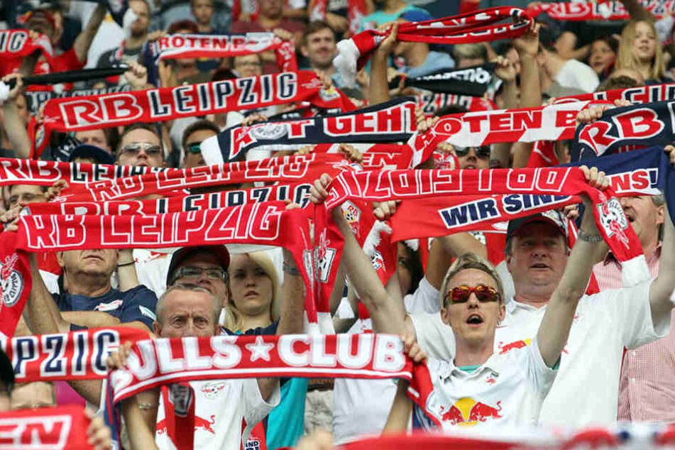 Ab 18.30 Uhr spielt RB Leipzig gegen Borussia Dortmund. Es ist das erste Bundesligaheimspiel in der Geschichte des Clubs.