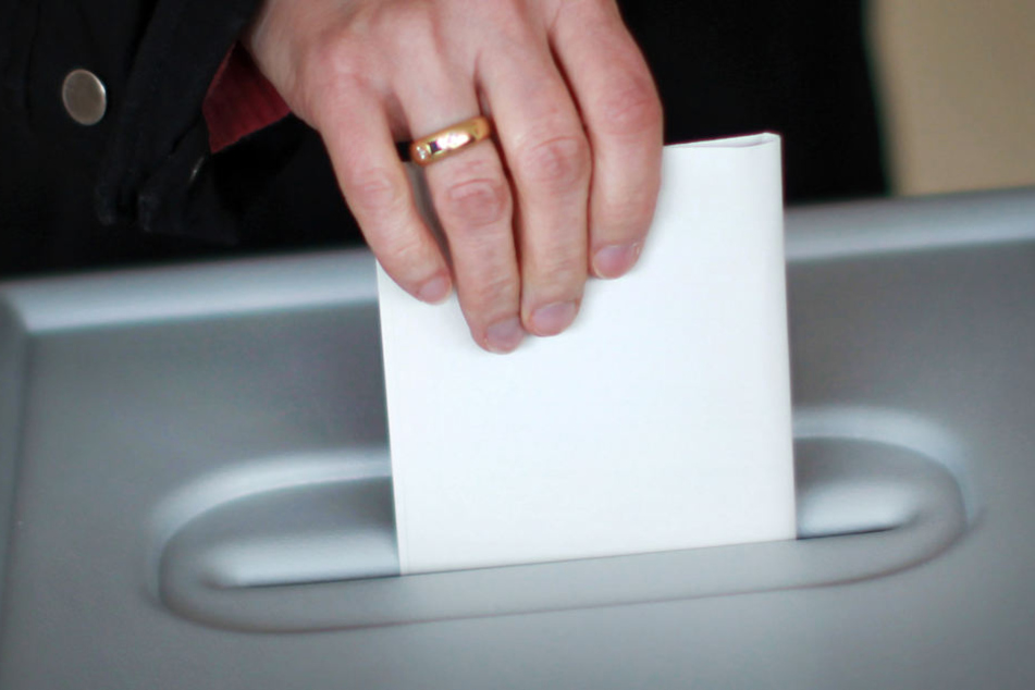 Der Sonntag an der Wahlurne bringt in Hessen viele Entscheidungen. (Symbolbild)