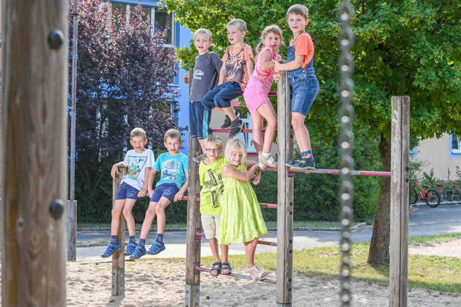 Doppelt gemoppelt: Ludwig und Arthur (7), Nico und Finn (6), Lina und Aaron (7, unten) sowie Elisabeth und Konstantin (6). Nicht auf dem Foto sind Hannes und Hannah (7).