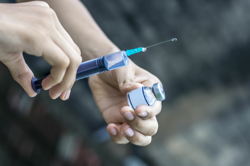 Die Patienten in der ambulanten Praxis hatten Spritzen in den Rücken erhalten. (Symbolbild)