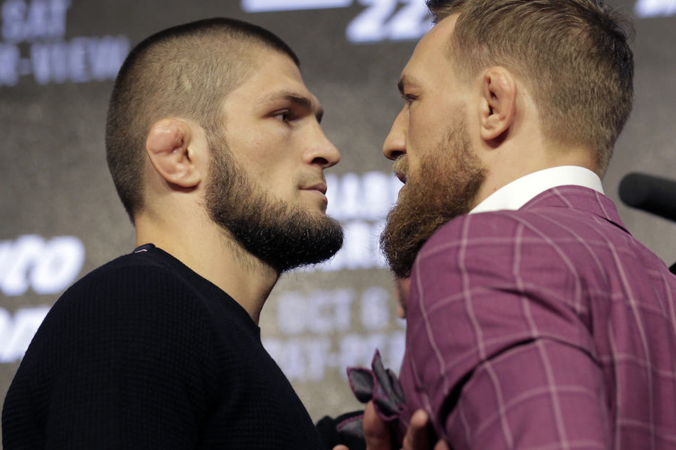 Schon bei der Pressekonferenz knisterte zwischen Nurmagomedov (li.) und McGregor die Luft.