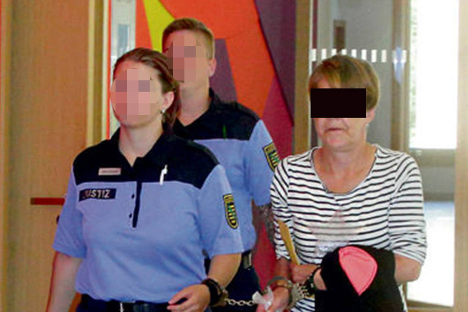 Sylvia H. (55) kippte Öl ins Treppenhaus, um ihrem Ex eins auszuwischen.