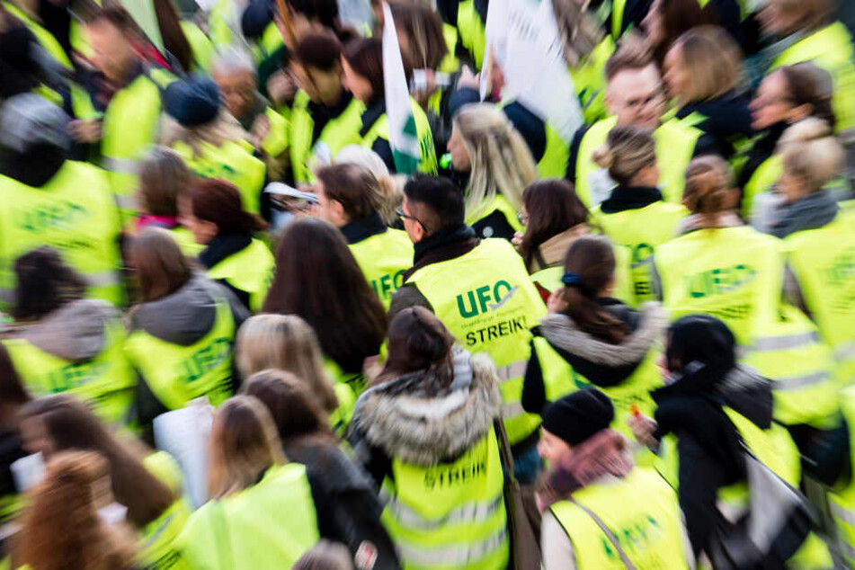 Noch bis zum 2. Februar unterliegt die Gewerkschaft einer Friedenspflicht, danach ist ein unbefristeter Streik möglich.