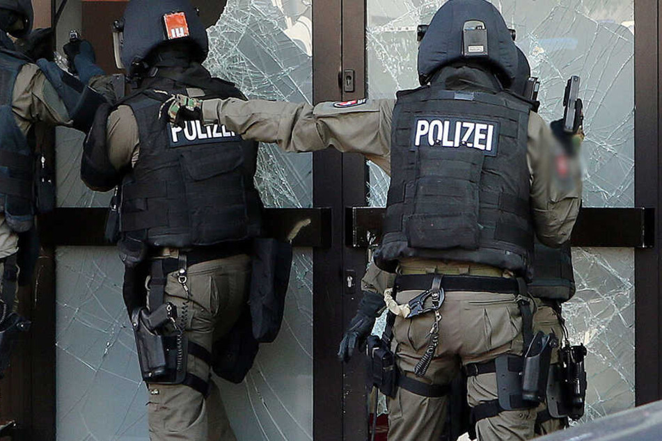 Erst mithilfe des SEKs konnte der junge Mann aus den Fängen seiner Entführer befreit werden. (Symbolbild)
