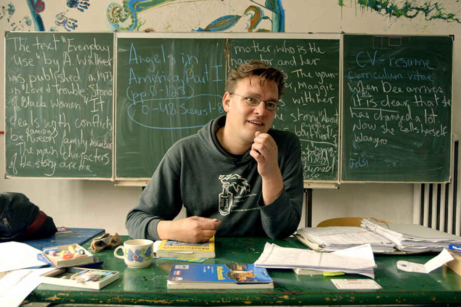 Simon, ein Mathelehrer, der gerne das alternative Schulkonzept vertritt.