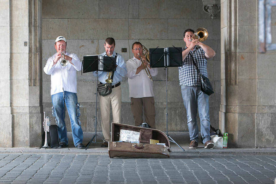 Wer in Dresden zukünftig Straßenmusik machen will, braucht eine
kostenpflichtige Erlaubnis.