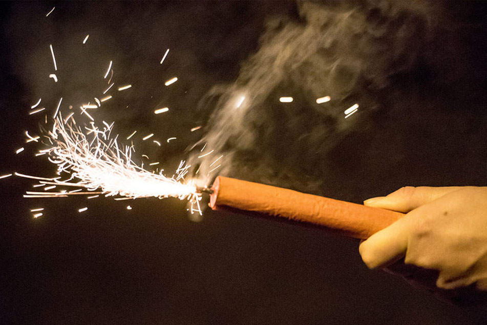 Die 14-Jährige erlitt durch die Knallerei einen Hörsturz. (Symbolbild)