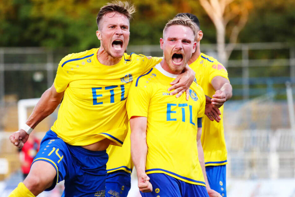 Kapitän Robert Zickert (M.) traf zum 1:0 für Lok. (Archivbild)