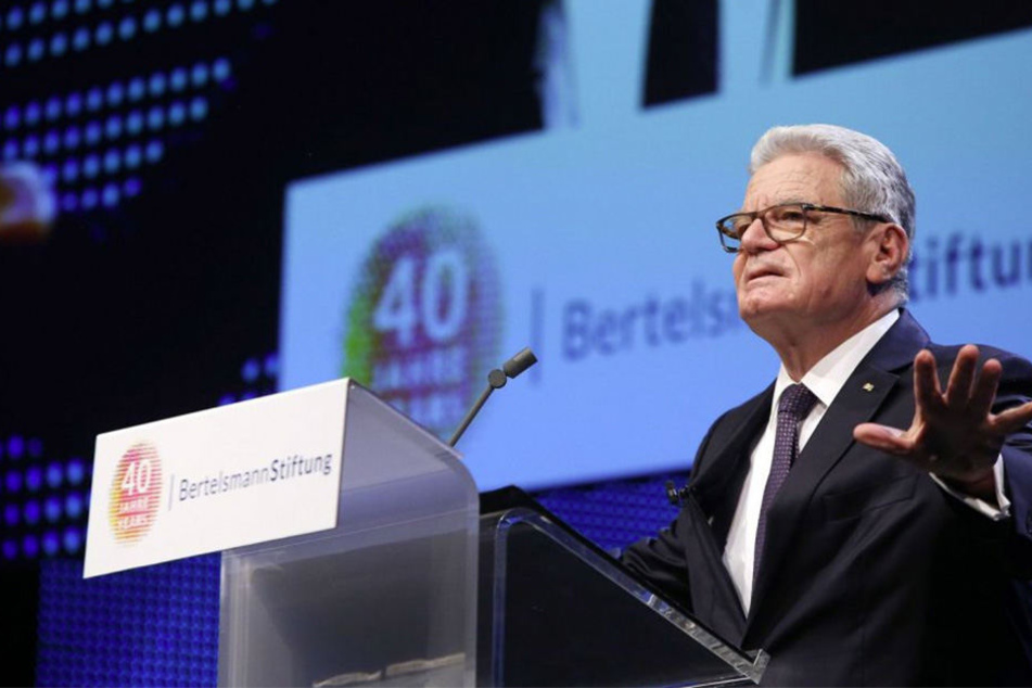 Joachim Gauck (77) kam ins Theater in Gütersloh.