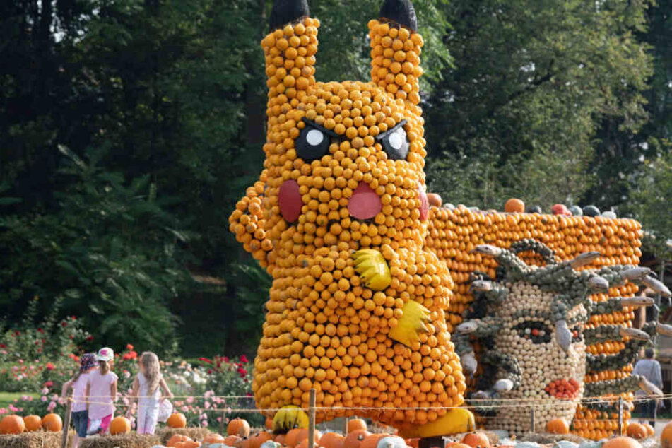 Eine aus Kürbissen gefertigte Figur des Pikatchu-Pokemons.