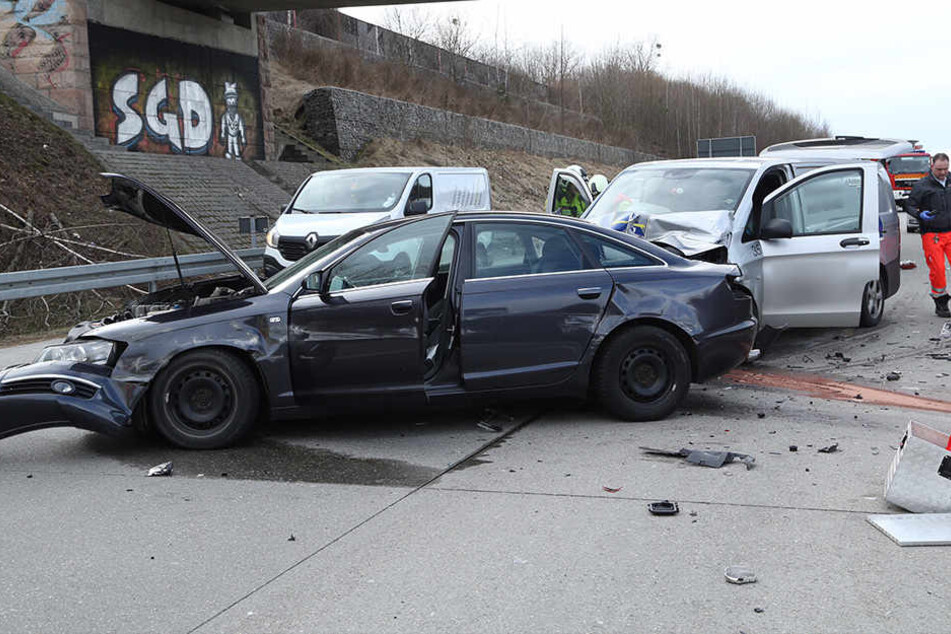 Auf der A 17 Richtung Prag ist es am Dienstagnachmittag zu einem Unfall gekommen.