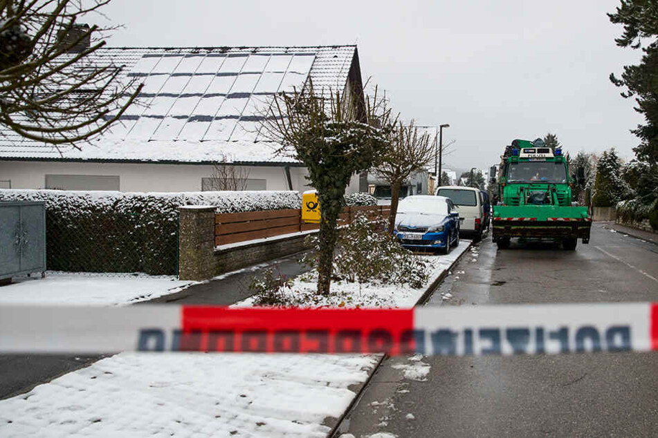 Die Polizei hatte die Leichen auf dem Grundstück des Paars gefunden.