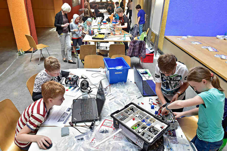 Die World Robot Olympiad machte am Samstag an der TU Chemnitz zum Regionalausscheid Mitteldeutschland Station.