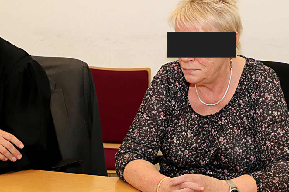 Hat sie in Döbeln drei Brände gelegt? Rentnerin Gisela B. (70) in Chemnitz auf der Anklagebank.