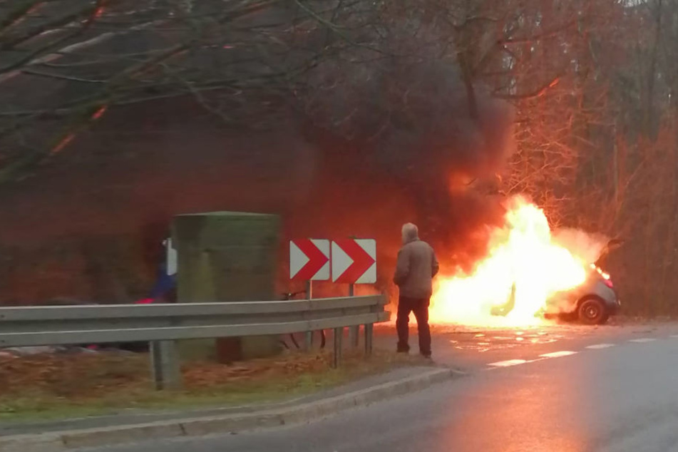 Warum der Opel Corsa Feuer fing, muss noch ermittelt werden.