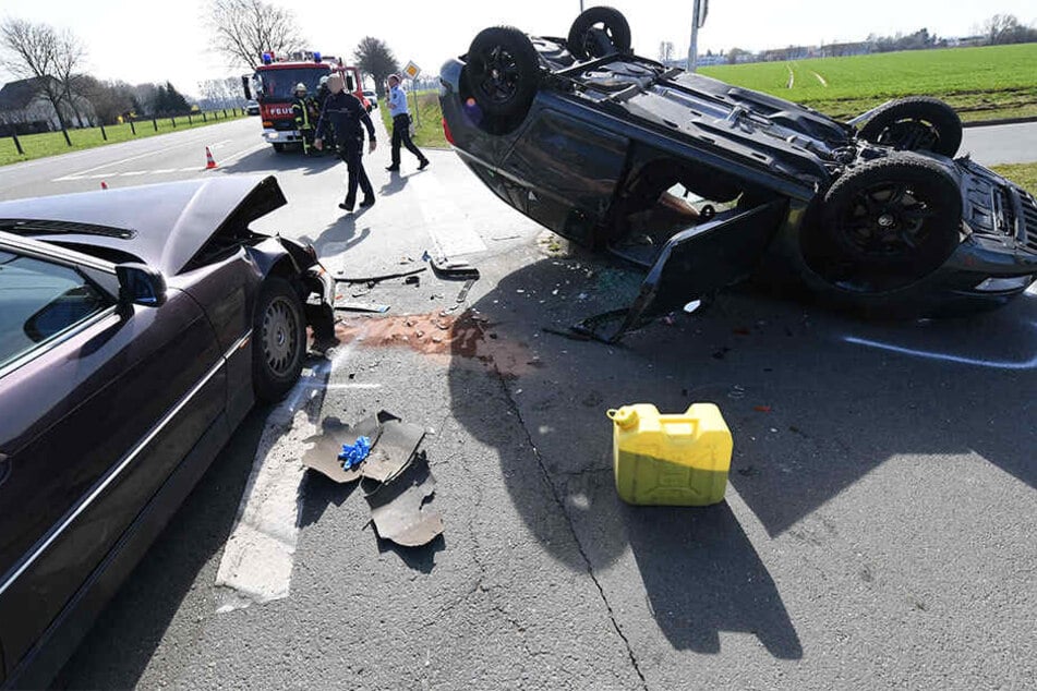 Beide Autos waren komplett Schrott und mussten abgeschleppt werden.