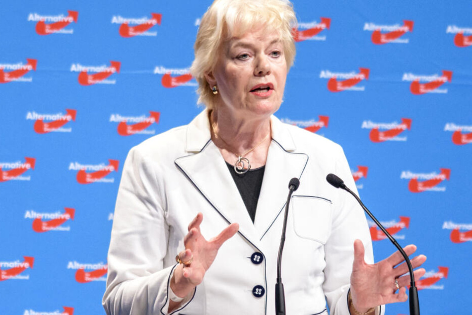 Das Foto aus dem Juni 2018 zeigt Erika Steinbach bei einer Rede auf einem Bundesparteitag der AfD.