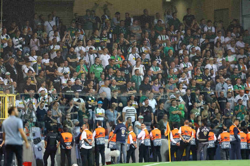 Die Fans von Borussia Mönchengladbach während des Spiels in der Türkei.