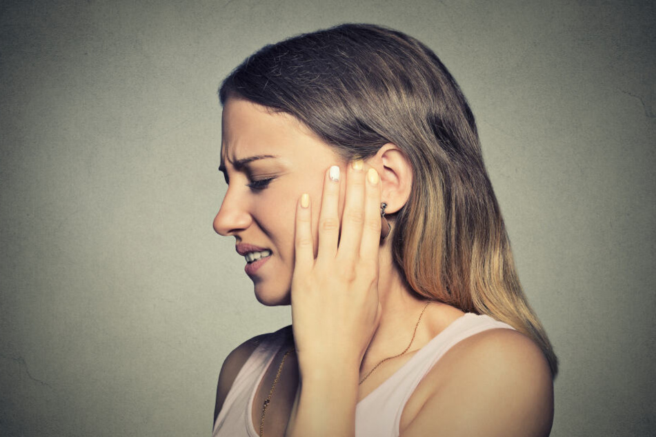 Die Frau konnte plötzlich die Stimme ihres Freundes nicht mehr hören. (Symbolbild)