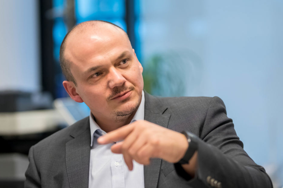 Zwickaus Linken-Chef Sven Wöhl (44) sieht keine dominierenden Rechten in der Schumannstadt, und widerspricht damit der Behauptung des Journalisten Christian Gesellmann.