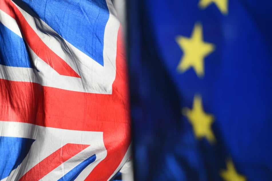 Noch wehen die Britische und die Deutsche Flagge in der EU Seite an Seite, doch der Wind wird sich allem Anschein nach bald drehen.