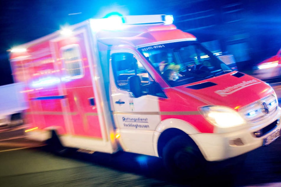 Die Frau musste wegen der Stichflamme medizinisch behandelt werden. (Symbolbild)