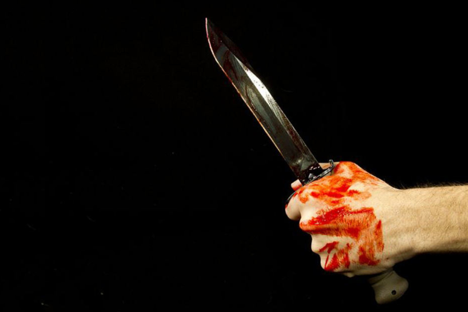 Ein 25-Jähriger wurde mit einem Messer schwer verletzt.