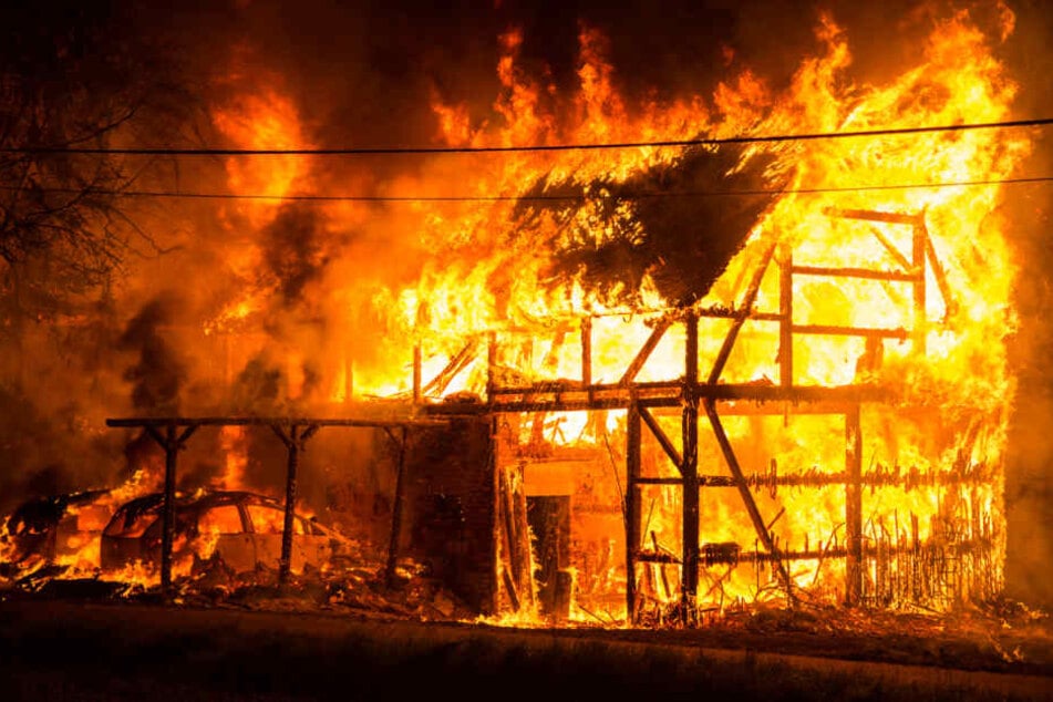 Beim Eintreffen der Feuerwehr stand die Scheune schon komplett in Flammen.
