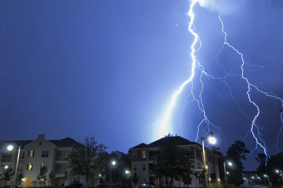 Am Dienstag soll es in der Südhälfte Gewitter geben.