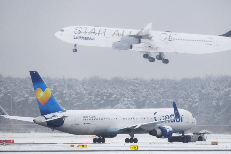 Heftige Schneefälle in Frankfurt lassen auch Flüge am Leipziger und Dresdner Flughafen ausfallen.