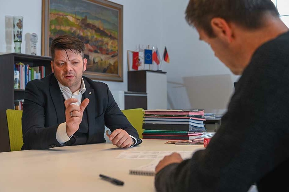 OB Thomas Zenker (43) sieht dem Bürgerentscheid am 26. Mai vorsichtig optimistisch entgegen.