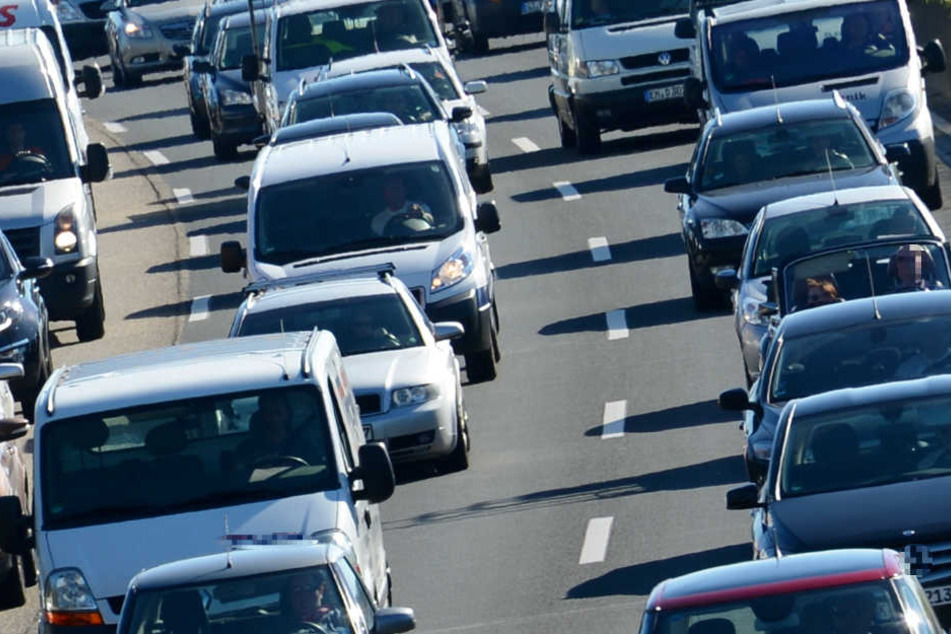Die A661 war voll gesperrt, es kam zu einem weitreichenden Stau (Symbolbild).