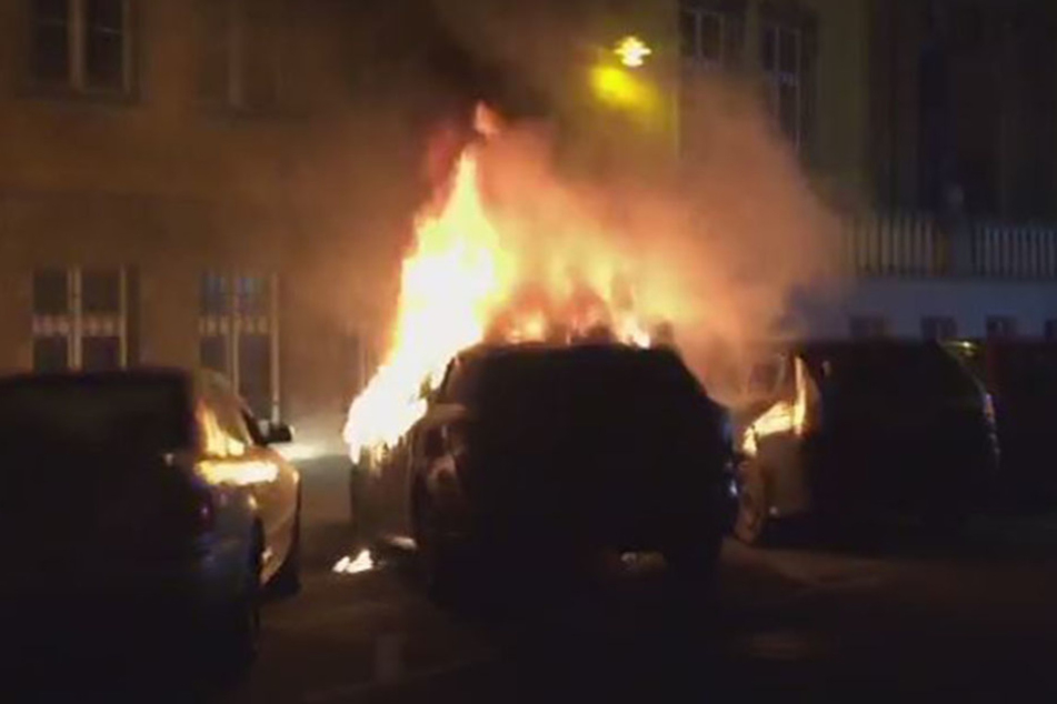 Am Silvesterabend stand plötzlich ein Auto in Flammen.