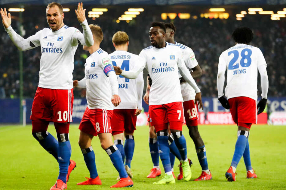 Pierre-Michel Lasogga (links) und der HVS freuen sich über das 2:1.