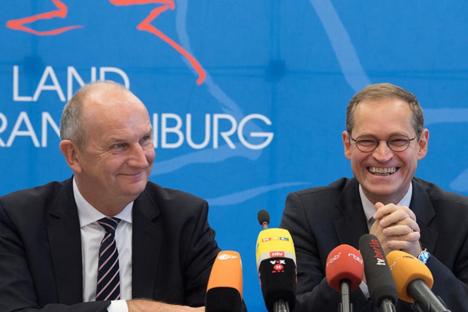 Der Regierende Bürgermeister von Berlin, Michael Müller (SPD- r) und der brandenburgische Ministerpräsident Dietmar Woidke (SPD).