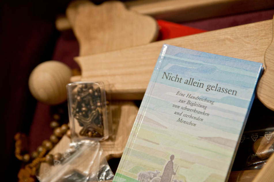 In Hospizen werden Menschen auf ihrem letzten Weg begleitet und versorgt. (Archivbild)