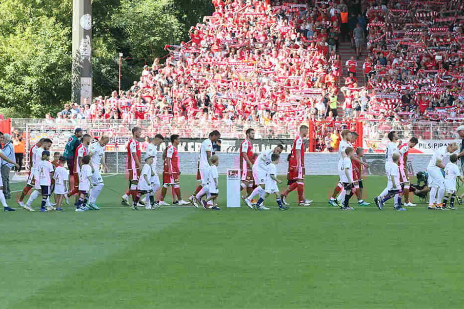5. August 2018, 1. Spieltag der Saison 2018/19. Aue verlor den Auftakt bei Union Berlin unglücklich mit 0:1. Die Eisernen blieben bis jetzt ohne Niederlage. Das will der FCE am Sonntag ändern.
