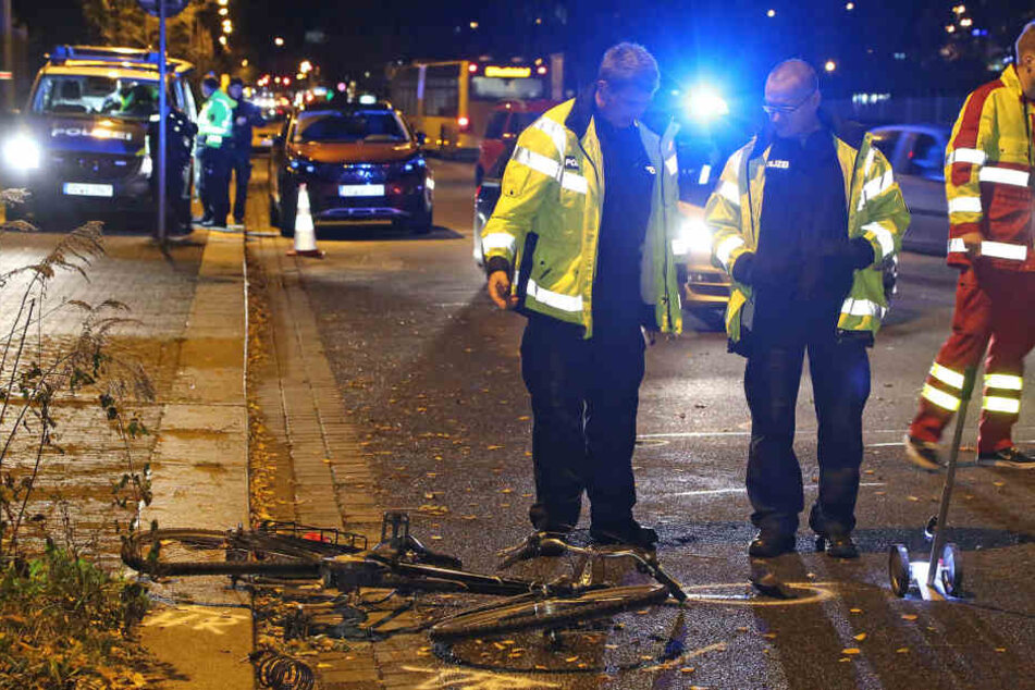 Am Freitagabend ist eine Radfahrerin in Dresden mit einem Opel zusammengekracht und wurde schwer verletzt.