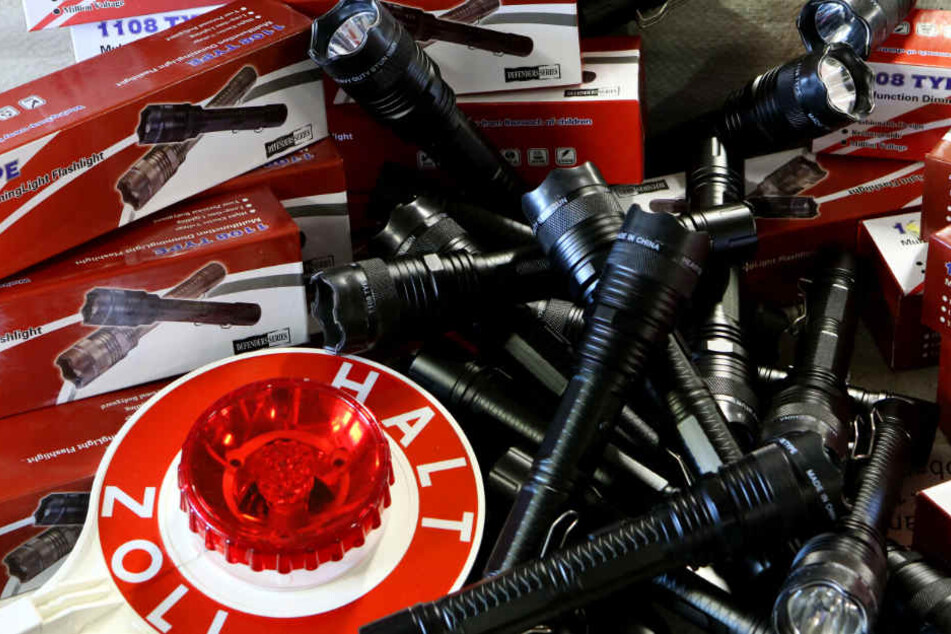Die Taschenlampen sehen auf den ersten Blick nicht verdächtig aus.