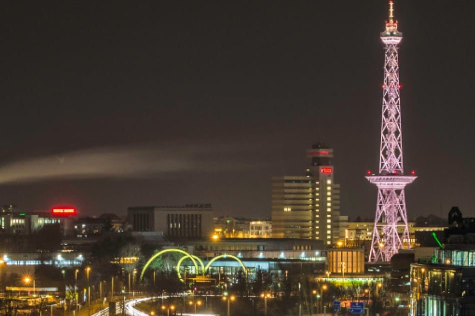 Der stählerne Funkturm auf dem Messegelände in Westend bleibt bis in den September geschlossen.