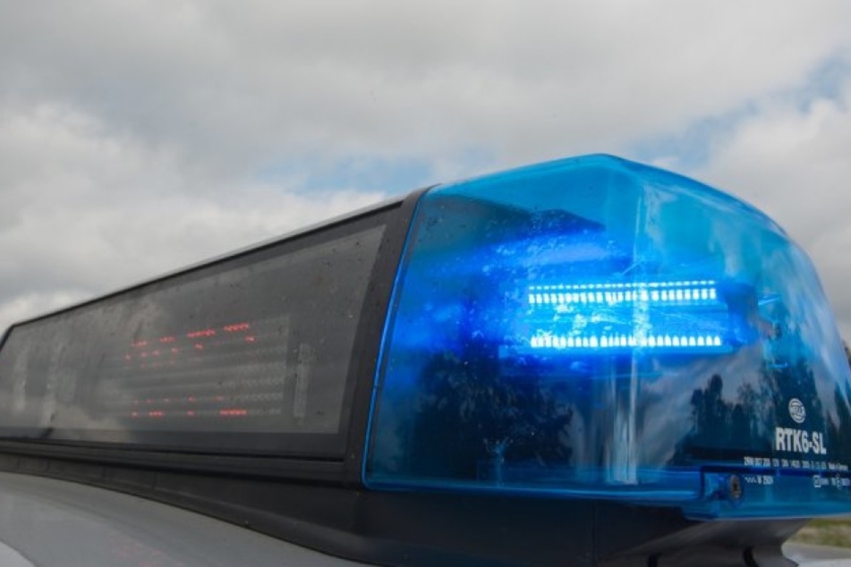 Die Polizei sucht einen mutmaßlichen Mittäter, der an dem Mord beteiligt sein soll. (Symbolbild)