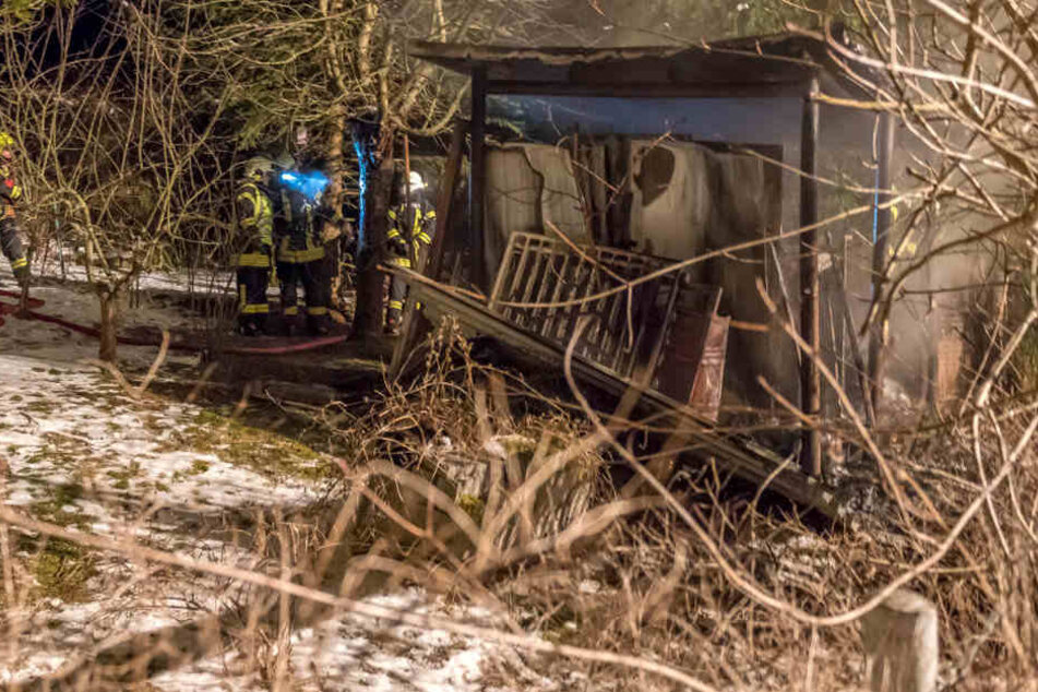 Nach dem Brand blieb nur noch das Grundgerüst der Laube stehen.