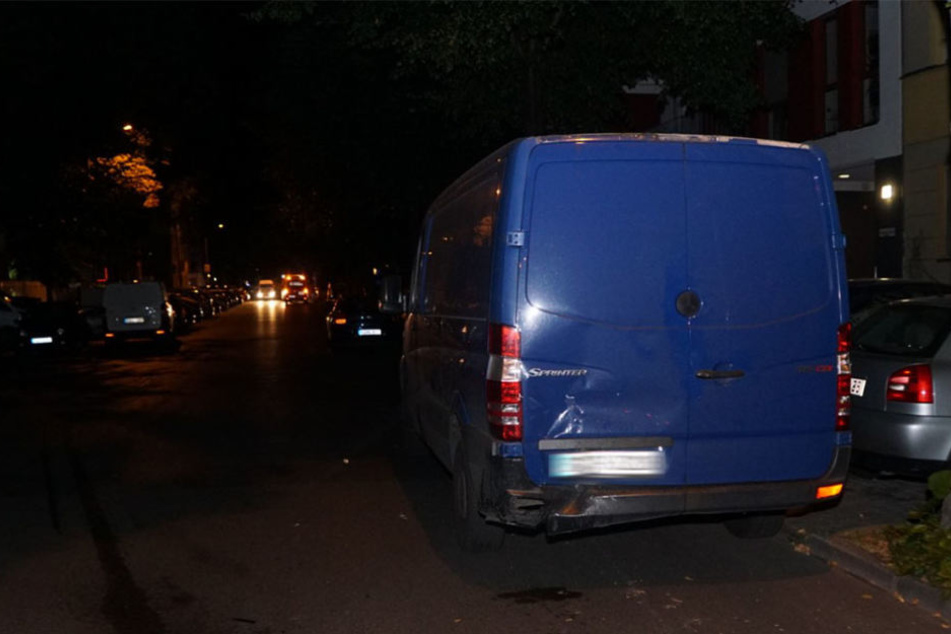 Der Transporter wurde durch den Crash mindestens 10 Meter weiter geschoben.