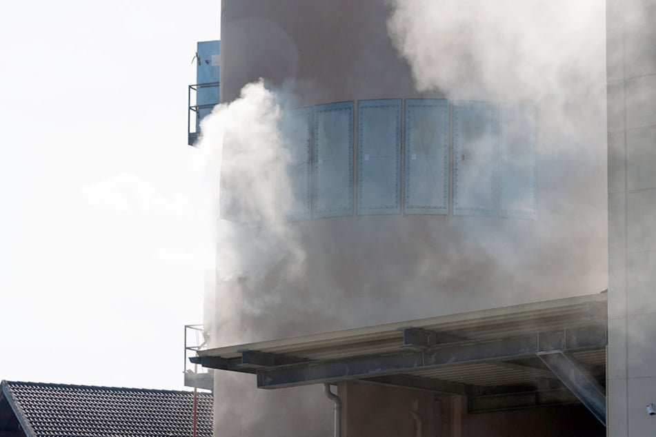 Eine Explosion hatte den Brand in dem Silo ausgelöst.