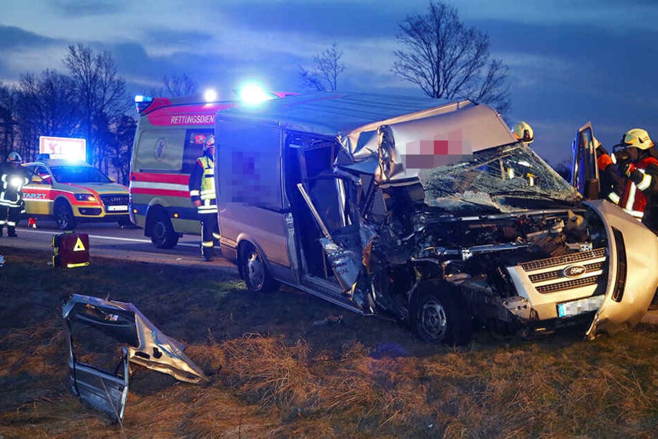 Der Ford wurde bei dem Crash völlig zerstört.