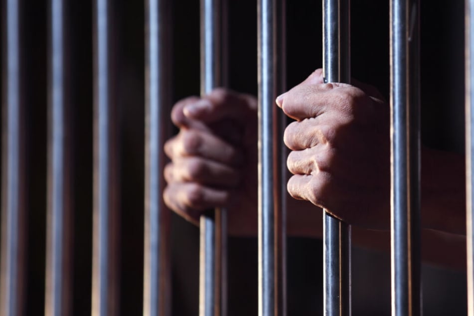 Der 30-jährige Mann aus dem persönlichen Umfeld der verstorbenen 33-Jährigen steht im dringenden Tatverdacht, die Frau getötet zu haben. (Symbolbild)