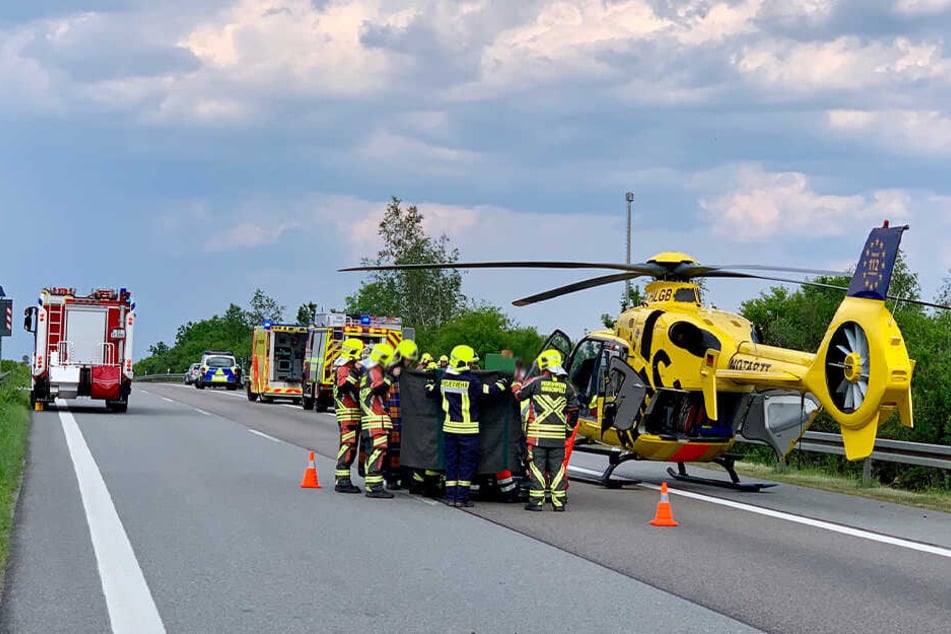 Der verletzte Fahrer kam mit dem Rettungshubschrauber ins Krankenhaus