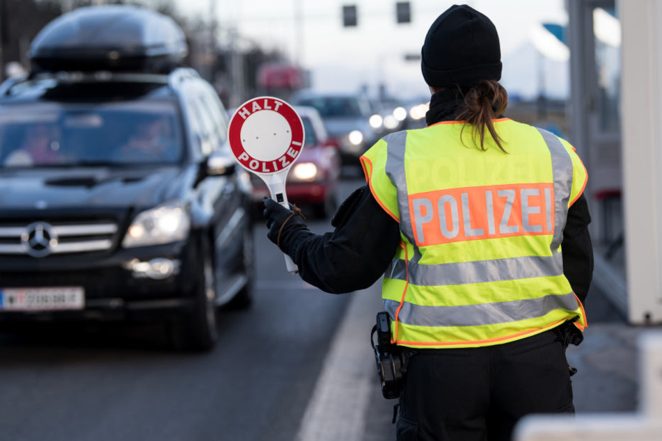 Bei einer Polizeikontrolle in Mainz wurde zunächst ein Promille-, später dann auch noch ein Schwangerschaftstest gemacht. (Symbolbild)